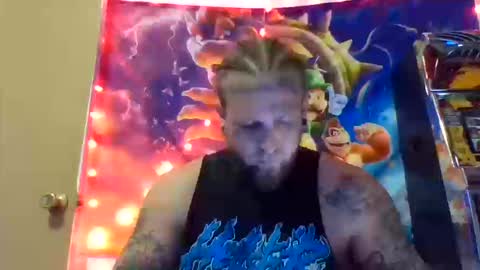Snapshot of smokebluntafterblunt chatting on 10-14-25, 01:17 smoke online show from 10-14-25, 01:17