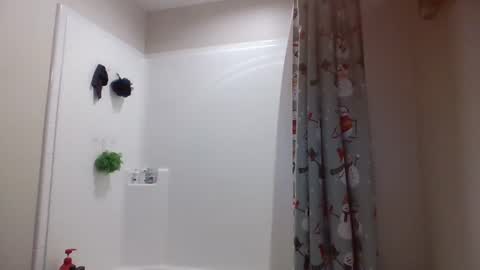 Snapshot of smoothvodka chatting on 02-13-25, 02:34 Bambi--Vodka online show from 02-13-25, 02:34