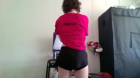 Snapshot of smoothvodka chatting on 09-18-25, 08:44 Bambi--Vodka online show from 09-18-25, 08:44