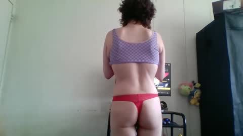 Snapshot of smoothvodka chatting on 10-18-25, 07:03 Bambi--Vodka online show from 10-18-25, 07:03