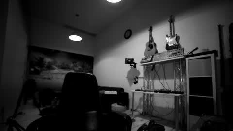 Snapshot of sneaky1985 chatting on 12-21-25, 05:09 sneaky1985 online show from 12-21-25, 05:09