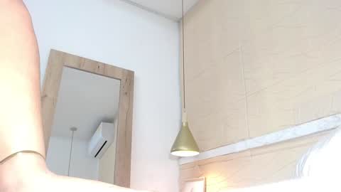 Snapshot of sneakyy_fantasy chatting on 01-14-25, 10:17 Hellen  online show from 01-14-25, 10:17