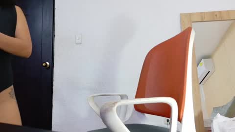 Snapshot of sneakyy_fantasy chatting on 02-06-25, 03:48 Hellen  online show from 02-06-25, 03:48