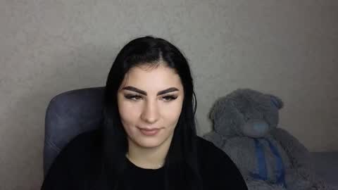 Olivia online show from 10-23-25, 03:44