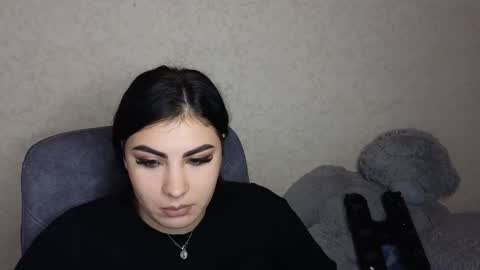 Olivia online show from 10-30-25, 04:19