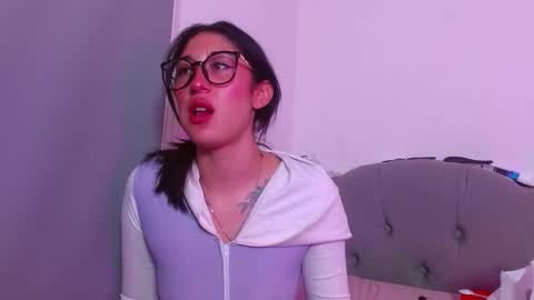 IG     OF red moonn online show from 10-12-25, 04:33