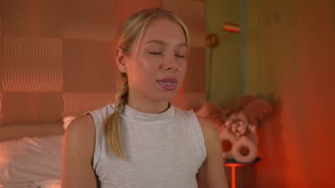 Snapshot of snow_is_falling chatting on 12-25-24, 12:47 Candice Snow online show from 12-25-24, 12:47