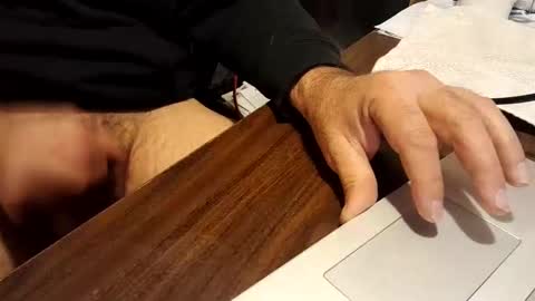 watchmecum online show from 10-27-25, 09:30