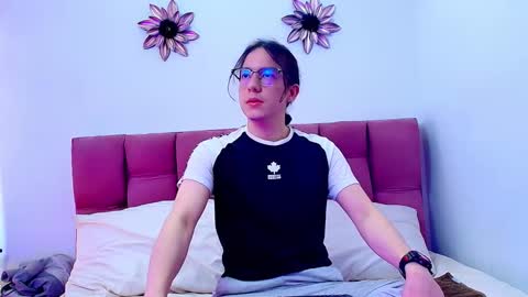 Snowyx  online show from 09-24-25, 07:17
