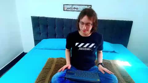 Snowyx  online show from 09-25-25, 07:39