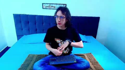 Snowyx  online show from 09-26-25, 07:07