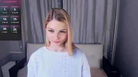 Snapshot of so__sweet chatting on 01-12-25, 09:40 Alice - Birthday Girl online show from 01-12-25, 09:40