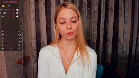Snapshot of so__sweet chatting on 03-08-25, 09:51 Alice - Birthday Girl online show from 03-08-25, 09:51