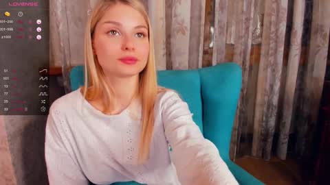 Snapshot of so__sweet chatting on 03-09-25, 09:25 Alice - Birthday Girl online show from 03-09-25, 09:25