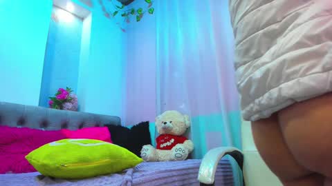 Snapshot of soffi_roberts chatting on 02-24-25, 04:04 sofiia online show from 02-24-25, 04:04