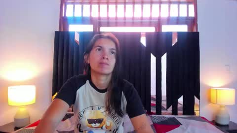 Snapshot of soffy_and_mia chatting on 10-15-25, 12:05 soffy and mia online show from 10-15-25, 12:05