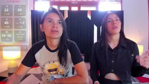 Snapshot of soffy_and_mia chatting on 11-08-25, 01:00 soffy and mia online show from 11-08-25, 01:00