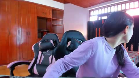 soffy and mia online show from 12-20-25, 12:34