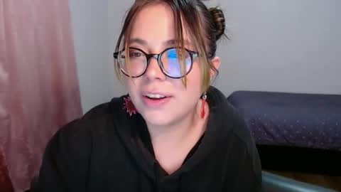 Sofi Lynch online show from 11-09-25, 08:45