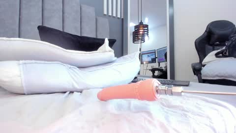 Snapshot of sofi_ramosx chatting on 12-15-24, 01:57 valen online show from 12-15-24, 01:57