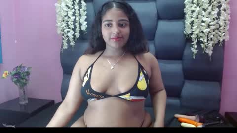 Snapshot of sofia_hernandeez_ chatting on 02-04-25, 02:39 Sofi online show from 02-04-25, 02:39