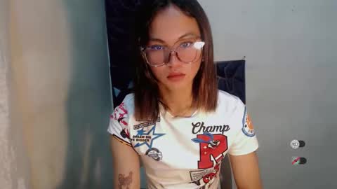 sofia_sweetheart18 online show from 11-11-25, 06:52