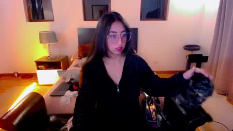 Snapshot of sofia_vanner chatting on 12-16-24, 01:10 SOFIA online show from 12-16-24, 01:10