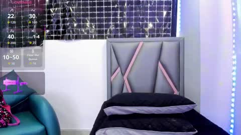 Sofa online show from 11-23-25, 12:38