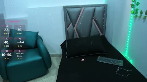 Sofa online show from 01-14-26, 12:44