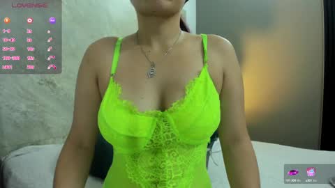 Snapshot of sofia_walke chatting on 02-12-25, 11:18 Sofia walke online show from 02-12-25, 11:18