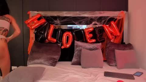 Sofia  online show from 10-29-25, 05:53