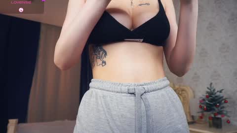 Hi My name is Sofia Welcome to my room Please thumbs up - its important online show from 12-23-25, 06:22