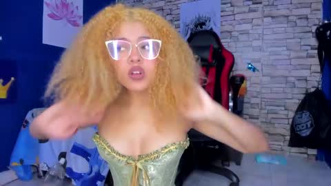 sofiacastillo01 online show from 02-15-25, 05:39