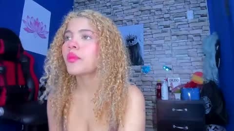 sofiacastillo01 online show from 03-02-25, 01:05