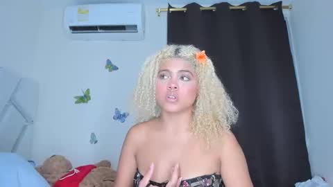 sofiacastillo01 online show from 01-09-26, 02:09