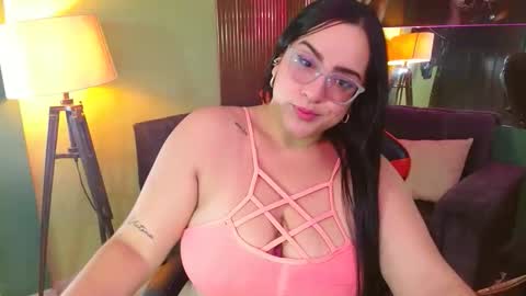 Snapshot of sofiadavis_23 chatting on 11-18-25, 02:43 SOFIA online show from 11-18-25, 02:43