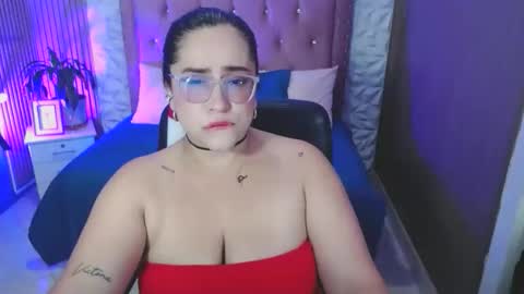 Snapshot of sofiadavis_23 chatting on 11-19-25, 03:23 SOFIA online show from 11-19-25, 03:23