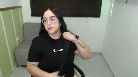 Snapshot of sofiadavis_23 chatting on 11-25-25, 01:22 SOFIA online show from 11-25-25, 01:22