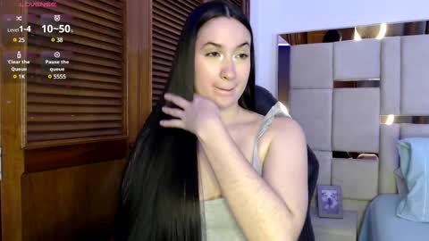 sofiaduque_26 online show from 03-01-25, 09:15