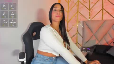Snapshot of sofialaurentxoxo chatting on 11-17-25, 08:03 Sofia online show from 11-17-25, 08:03