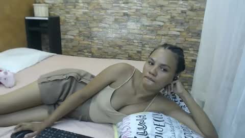 Snapshot of sofianena chatting on 03-12-25, 07:17 love online show from 03-12-25, 07:17