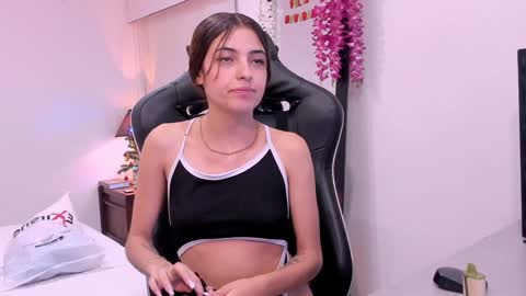 Sofia  Help me reach 5K followers  online show from 12-28-24, 08:25