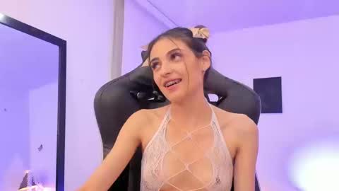 Sofia  Help me reach 5K followers  online show from 09-30-25, 08:58