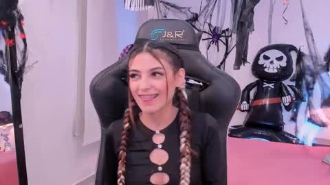 Sofia  Help me reach 5K followers  online show from 10-16-25, 08:21