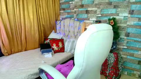 Sofia online show from 01-08-25, 01:11