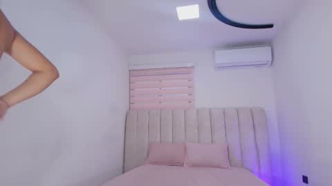 Snapshot of sofiavelezz_ chatting on 02-02-26, 12:48 Sofia Velez online show from 02-02-26, 12:48