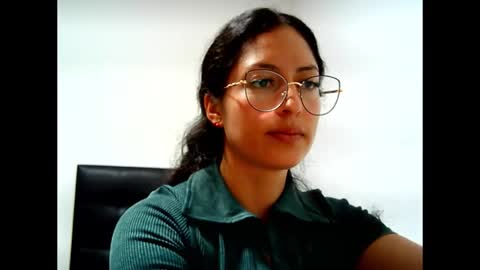 Snapshot of sofiawhite3 chatting on 01-05-26, 05:27 Sofi online show from 01-05-26, 05:27