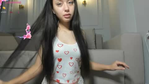 Snapshot of sofie__xoxo chatting on 10-27-25, 06:39 sofie__xoxo online show from 10-27-25, 06:39