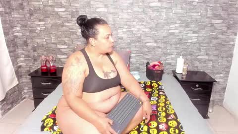 Vicky  online show from 12-30-24, 09:37