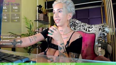 Snapshot of sofiequeen_ chatting on 03-12-25, 08:41 IG bar bieroyal online show from 03-12-25, 08:41